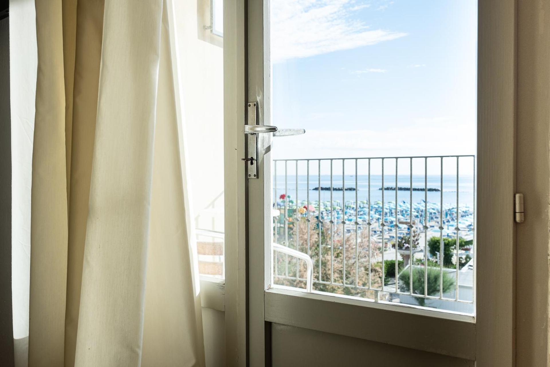 Hotel Pironi San Mauro Mare Exterior foto