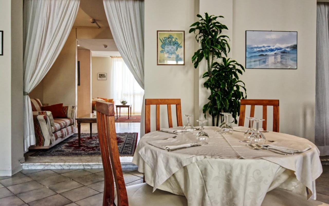 Hotel Pironi San Mauro Mare Exterior foto